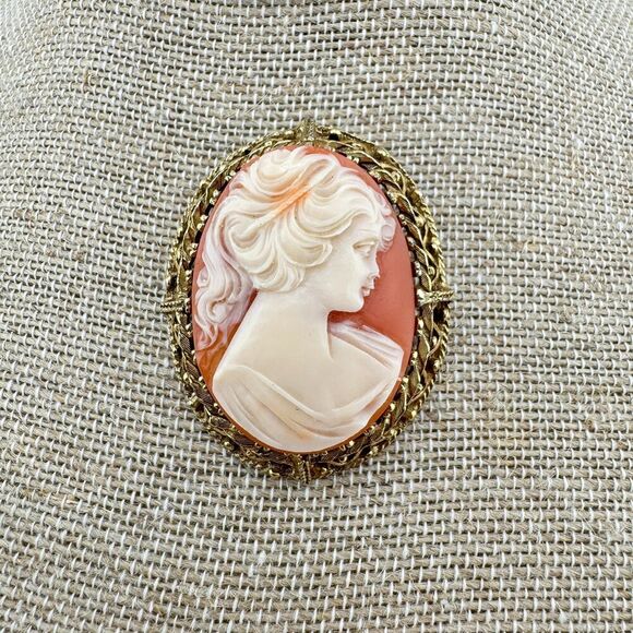 Vintage Cameo Brooch Victorian Elegance Timeless Large Chunky Goth Retro - Picture 8 of 12